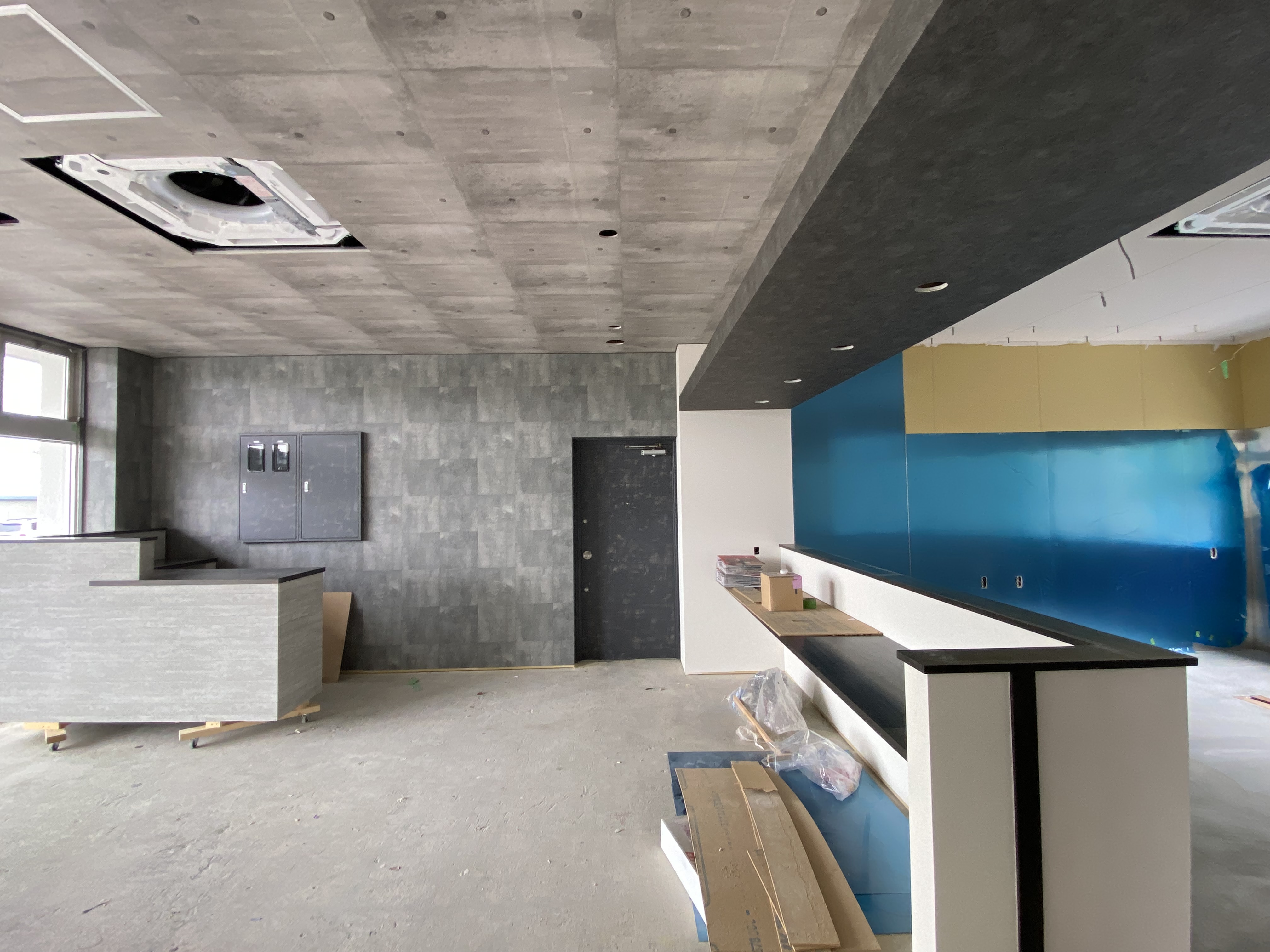 【ミシマノテンポ】クロス工事完了 若いお客さんでも入り易いデザインを